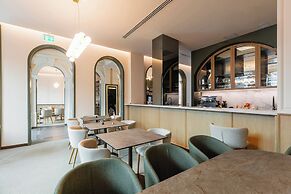 FortyPlusOne Hotel