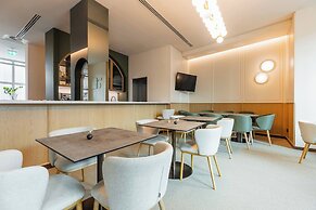FortyPlusOne Hotel