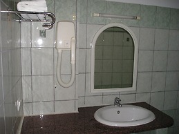 River Studios & Apartments