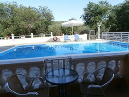 River Studios & Apartments