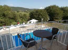 River Studios & Apartments