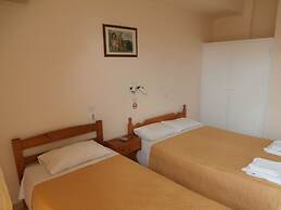 River Studios & Apartments