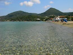 River Studios & Apartments