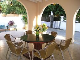 River Studios & Apartments