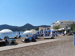 River Studios & Apartments