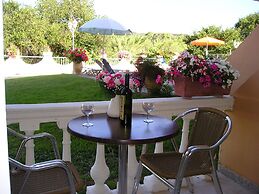 River Studios & Apartments