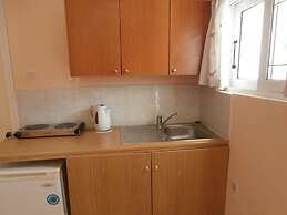 River Studios & Apartments