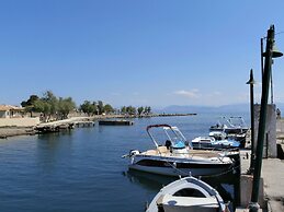 River Studios & Apartments