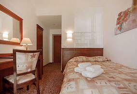 Regina Hotel