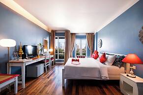 Frangipani Royal Palace Hotel