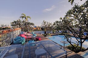 Frangipani Royal Palace Hotel