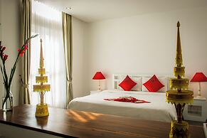 Frangipani Royal Palace Hotel