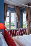 Frangipani Royal Palace Hotel