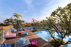 Frangipani Royal Palace Hotel