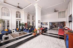 Frangipani Royal Palace Hotel