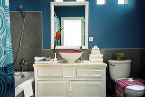 Frangipani Royal Palace Hotel