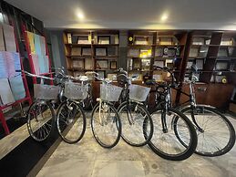 Frangipani Royal Palace Hotel