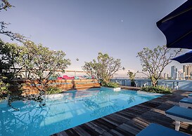 Frangipani Royal Palace Hotel