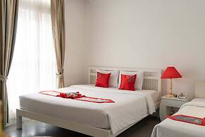 Frangipani Royal Palace Hotel