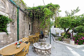 Captain Manolis Hotel