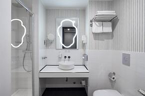 Best Western Premier CHC Airport