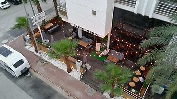 La Brisa Hotel