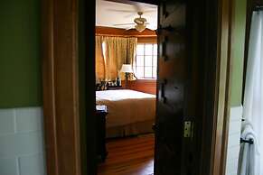 Showers Inn