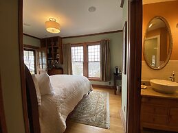 Showers Inn