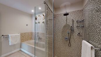 Bon Azur Beachfront Suites & Penthouses with LOV