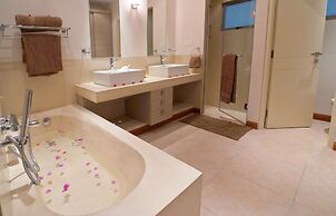 Bon Azur Beachfront Suites & Penthouses with LOV