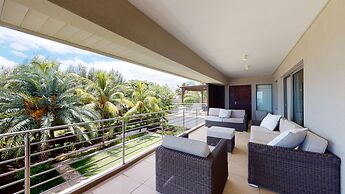 Bon Azur Beachfront Suites & Penthouses with LOV