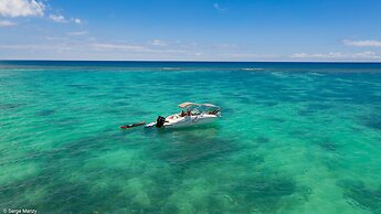 Bon Azur Beachfront Suites & Penthouses with LOV