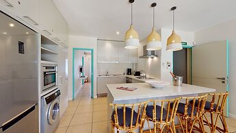 Bon Azur Beachfront Suites & Penthouses with LOV