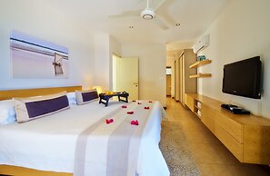 Bon Azur Beachfront Suites & Penthouses with LOV