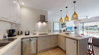 Bon Azur Beachfront Suites & Penthouses with LOV