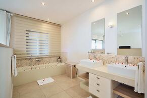 Bon Azur Beachfront Suites & Penthouses with LOV