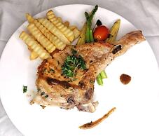 Three Trees Samui Resort - Sarocha Villa