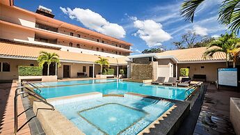 Court Meridian Hotel and Suites