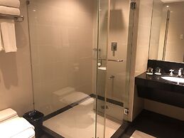 Court Meridian Hotel and Suites