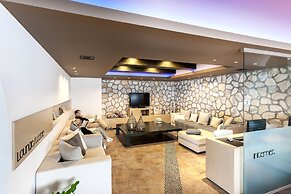 Memories Beach Hotel