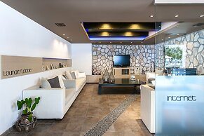 Memories Beach Hotel