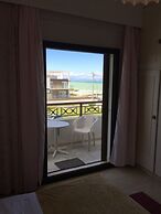 Chris Studios & Apartments