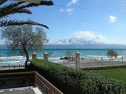 Chris Studios & Apartments