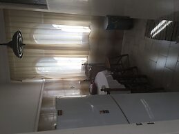 Chris Studios & Apartments