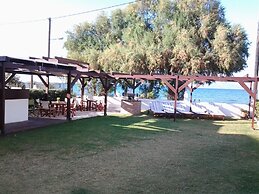 Chris Studios & Apartments