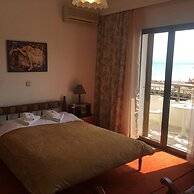 Chris Studios & Apartments