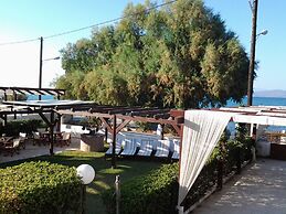 Chris Studios & Apartments