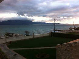 Chris Studios & Apartments