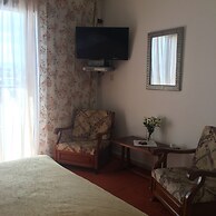 Chris Studios & Apartments