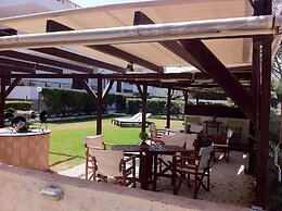 Chris Studios & Apartments